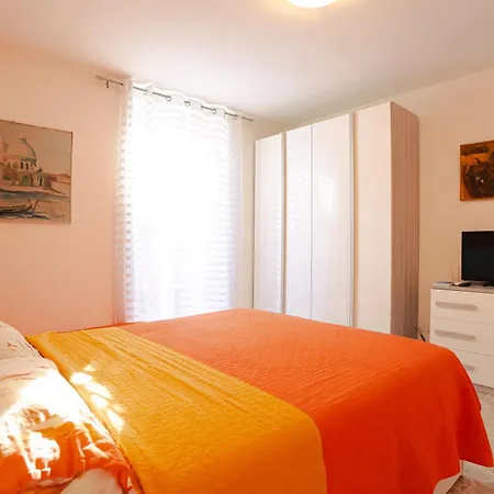 Lake View Apartment
