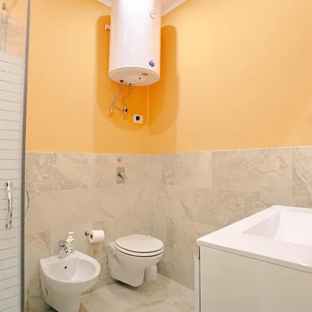 Lake View Apartment *