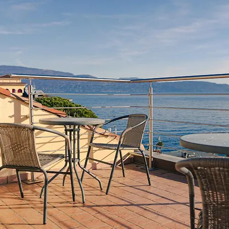 Apartment Lake View Gardone Riviera