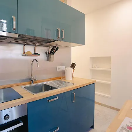 Lake View Apartment *